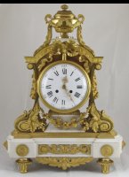 Heavy mantel clock in style Louis XVI.
