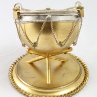 Antique aneroid english barometer in drum model, gilded and silvered.
