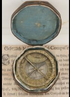 Augsburg pocket sundial in original box with antique printed manual of Ludovicus Theodoris Müller. ca 1760 (magnetic declination of ca. 18 degrees). 56 x 59 mm