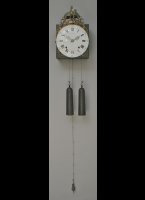 French wallclock with enamel dialplate, iron hands, long pendulum on the back of the movement. Casted top-ornament with the 2 hands as symbol of brotherhood (fraternité) in the french revolution.