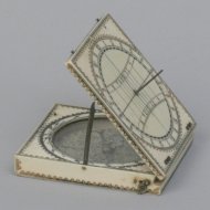 Ivory 'Bloud'-type diptych sundial. Signed : 'Jacques Senecal a Dieppe Fecit'. ca. 1660